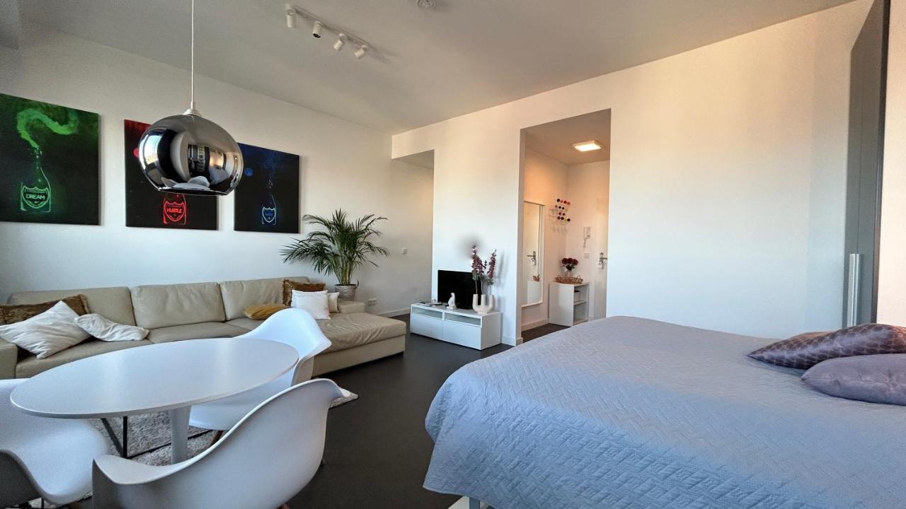 Skyview Studio At Kreuzberg-mitte Apartamento Berlim