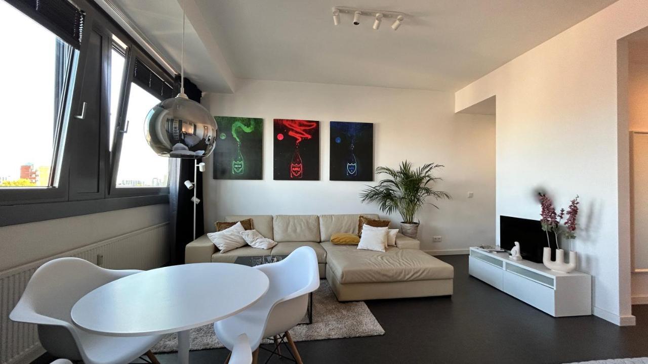 Skyview Studio At Kreuzberg-mitte Appartement Berlijn